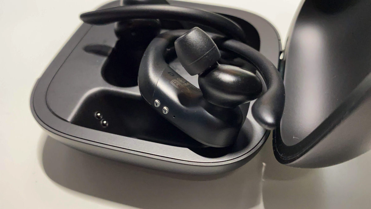 Powerbeats Pro charging terminal